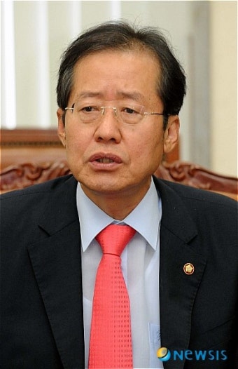 무상급식 주민투표 이야기하는 홍준표 대표