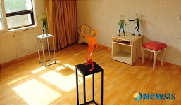 작품 전시 공간 된 모텔 방