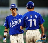 좌익수 앞 1루타 날리는 삼성 손주인