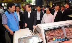 경창시장 방문한 김황식 국무총리