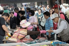 붐비는 전통시장