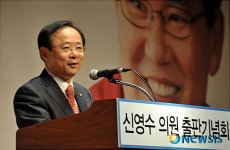 축사하는 이주영 한나라당 정책위의장