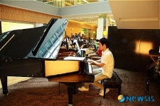 건국대병원 연주 자원봉사 물결 정오음악회 6주년, 1300회 재능기부