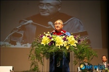 취임사 하는 홍정길 이사장