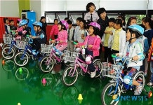 자전거 교육받는 어린이들