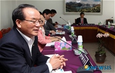 울산구치소 찾은 국회 법제사법위원회 정갑윤 의원