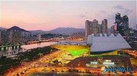 불 밝힌 영화의 전당