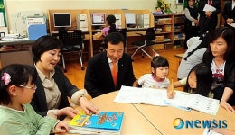손학규 대표와 초등학교 찾은 박영선 의원