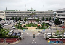 청명한 익산시청 전경