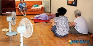 우울한 노인의 날… 빚 때문에 거주불명…음지 갈수록 늘어