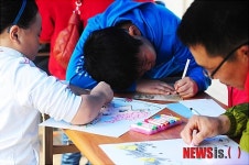 능말 도깨비와 만나다에서 도깨비 그림그리는 가족