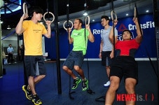 크로스핏 프로그램 배우는 루이스 해밀턴