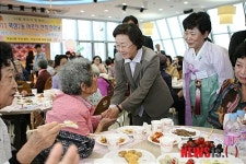 신연희 강남구청장, 역삼2동 경로잔치 참석