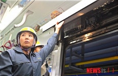 지하철 점검하는 나경원 후보