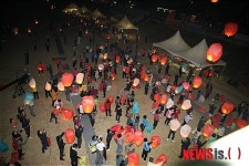 2011경주 떡과 술 잔치에서 띠워지는는 풍등.