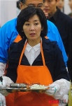 나경원 후보, 서울노인복지센터 배식 봉사