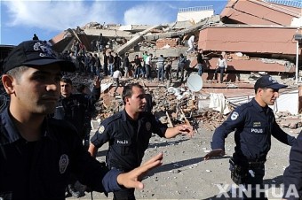터키 지진, 건물 붕괴 현장