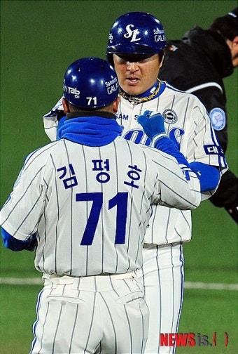 삼성 최형우 2루타 작렬