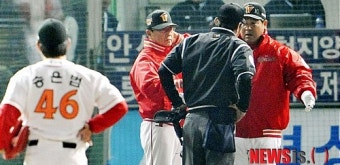 화난 이만수 감독대행