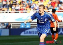 환호하는 수원 마토