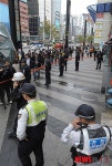 강남역 화재 현장 통제하는 경찰