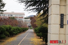 김해 가야사2단계 학교 운동장 파 유물발굴해야