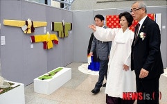 전통미술공예작품 살펴보는 한선교 의원-최광식 장관