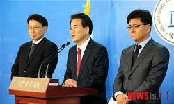 기자회견 갖는 정동영 최고위원