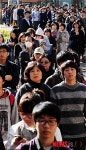 입시설명회, 길게 늘어선 줄