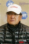 경기 취소 사유 설명하는 김광배 경기위원장