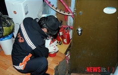 쪽방지역 안전 확인하는 중부소방서 대원들