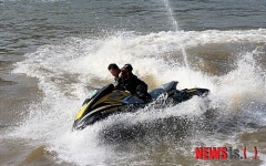 수상 퍼포먼스 펼치는 합천·창녕보 개방행사