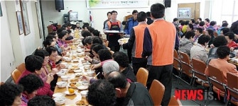 부산 사상우체국, 지역 어르신 무료급식