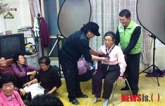 철원농어촌공사, 화지6리 경로당서 장수사진 무료촬영