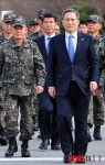창설식 찾은 김관진 국방부장관