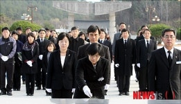 분향하는 진보당 대표들