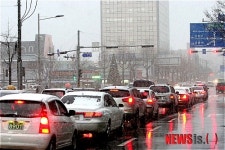 함박눈에 퇴근길 정체