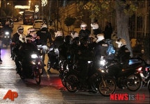 교도소에 모인 오토바이 순찰대원들