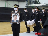 인천 해양경찰서 전용부두에서 이청호 경장 영결식