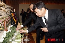 헌화하는 박지만