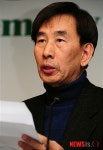 초록의 전설로 노근리평화상 문학부문 수상한 강병석 작가