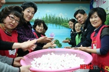 경북농협, 구미고향주부모임회원과 동지팥죽 나눔봉사