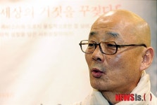 인사말 하는 명진 스님