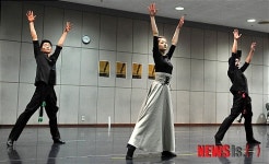 열연하는 무용수들