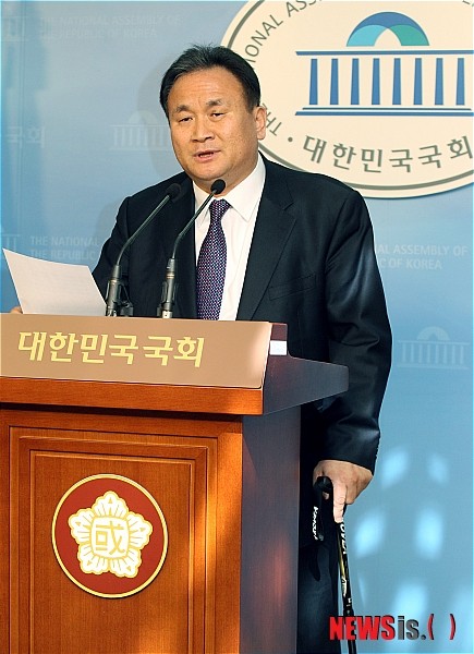 국민의힘 김상욱 의원, 쌍특검법 찬성에도 탈당 논란 확산