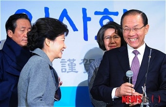 환하게 웃는 박근혜 비대위원장과 황우여 원내대표