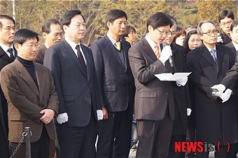 김경수, 노무현 전 대통령 묘역서 총선 김해을 출마선언