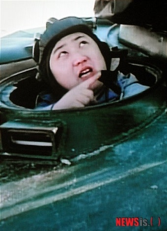 탱크 탄 김정은 부위원장