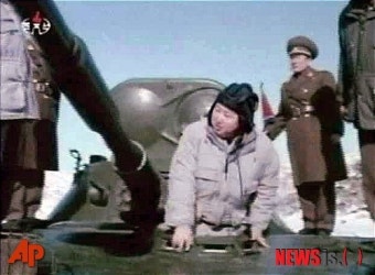 탱크 위의 김정은