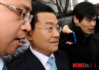 '돈봉투 전달' 기자회견 마친 고승덕 의원
